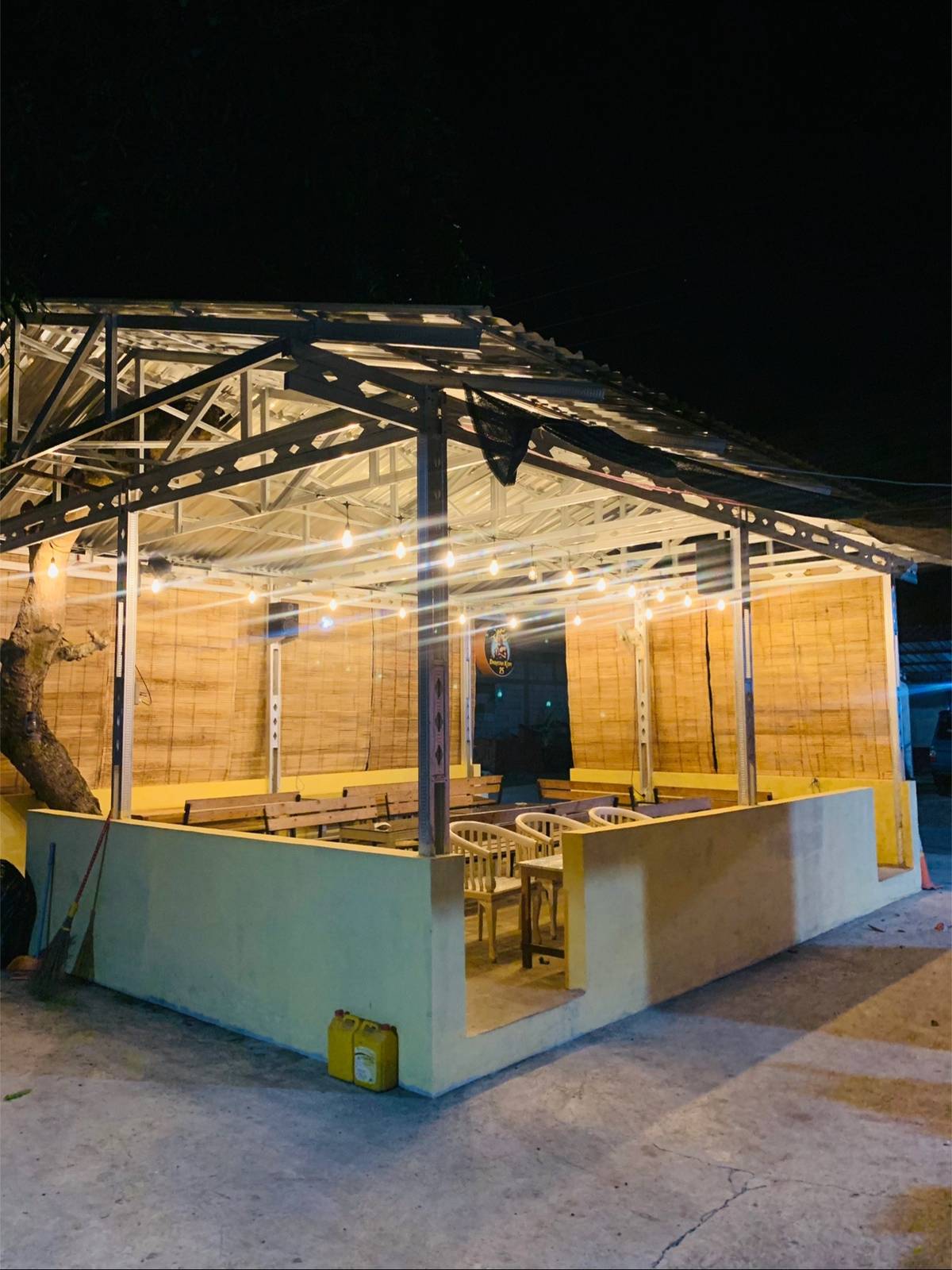 Suasana kedai malam